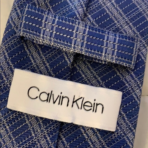 Calvin Klein 100% silk necktie - Picture 3 of 4